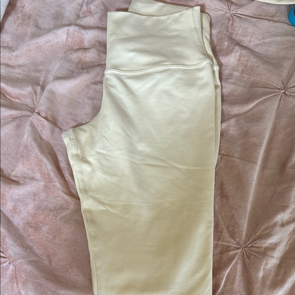 Alo yoga set small some flaws - Picture 4 of 7